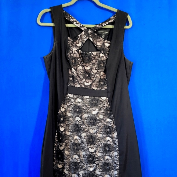 Dress - Picture 1 of 2